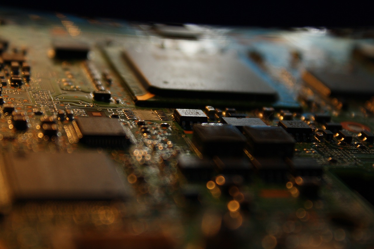 IonQ (IONQ) Rallies as Fed Rate Cuts to Benefit Firm