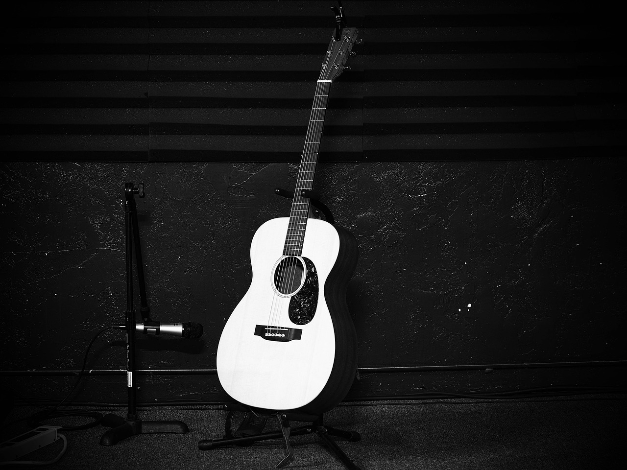 10 Easiest Acoustic Guitar Songs to Play Insider Monkey