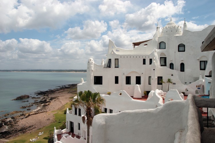15 Best Countries for Americans to Move to Start Over with no Money