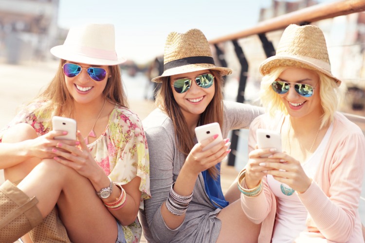 6 Smartphones with Temperature Sensors