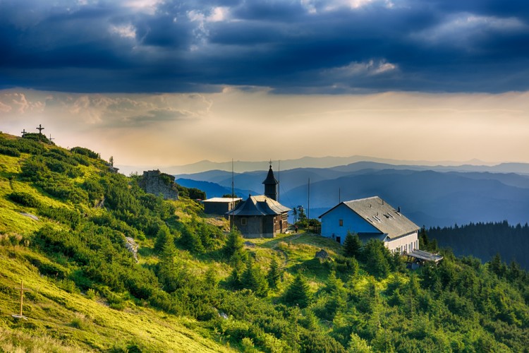 18 Best Vacation Spots for Young Couples on a Budget