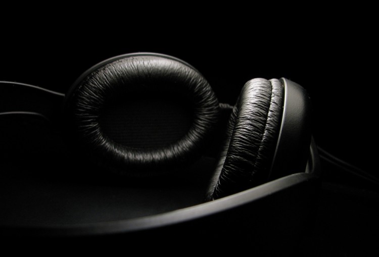 7 Best Noise-cancelling Headphones and Earplugs for Kids with Autism