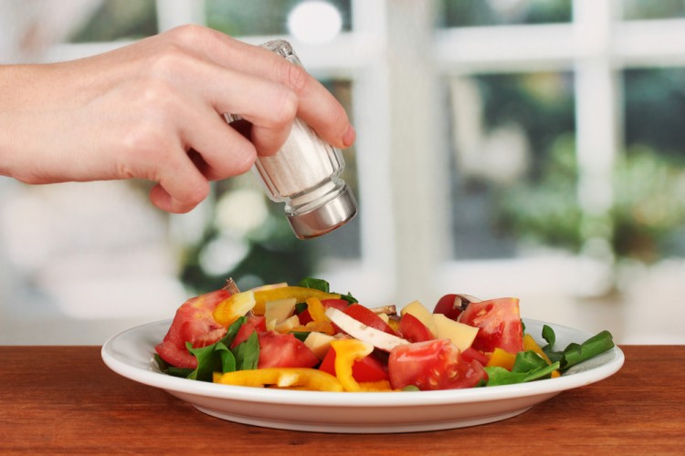 salt, shaker, adding, salad, dinner, seasoning, hand, sodium, cafe, table, paprika, steel, spice, plate, kitchen, green, white, red, yellow, bright, dishware, condiment, 10 Countries That Export The Most Salt in the World