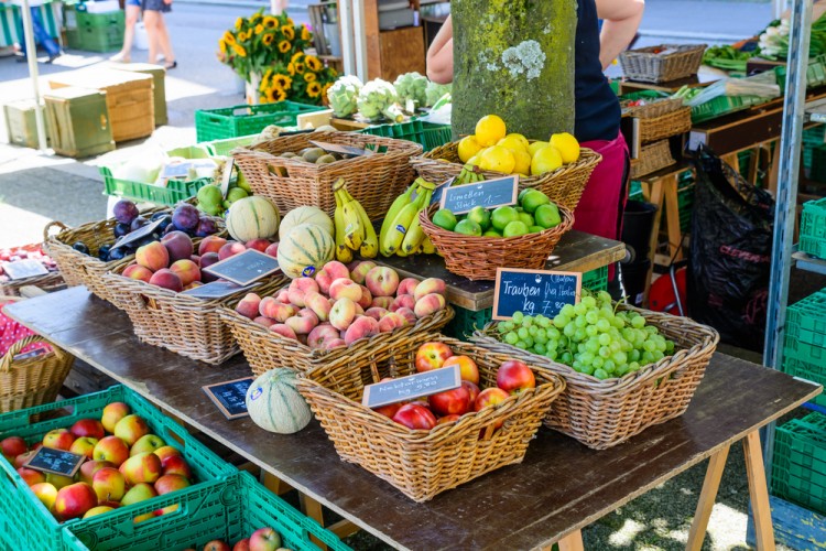 market, green, row, stall, red, stand, bright, marketplace, vegetables, supermarket, traditional, basket, sale, color, grocery, colorful, store, apple, fruit, fresh, bazaar, shop, food