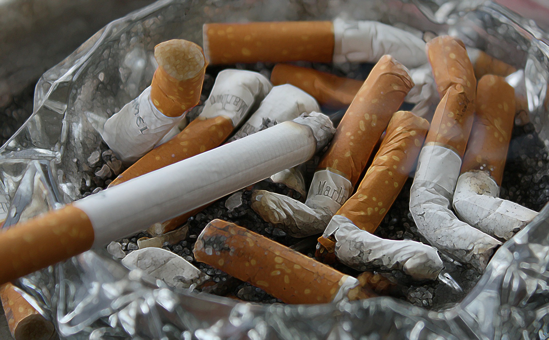 how bad is smoking cigarettes while pregnant The 8 Dangers of Smoking While Pregnant