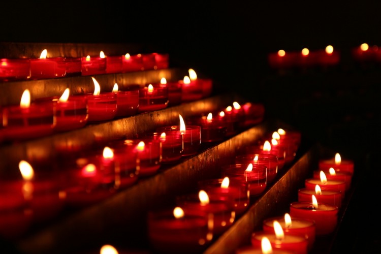 mass, closeup, sacrifice, wishes, red, day, glowing, symbol, light, spiritual, jesus, christmas, glow, black, faith, tea, religious, dark, several, flame, church, candlelight, cult, 10 Most Dangerous Religious Cults in the World