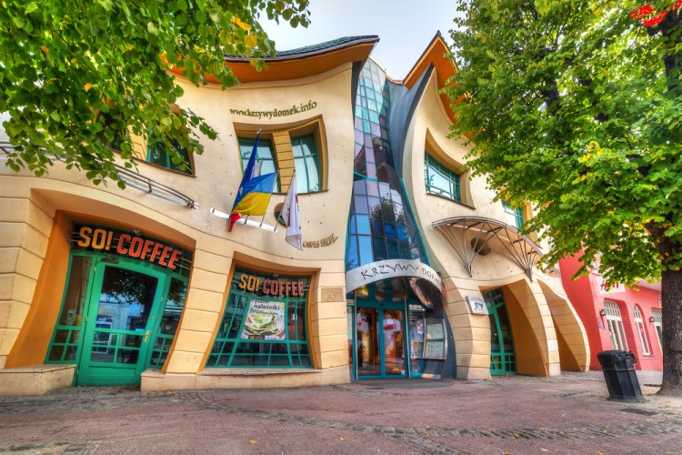sopot, poland, art, outdoor, gdansk, polish, windows, street, destination, square, town, nobody, sidewalk, green, seaside, travel, day, crooked, european, landmark, centre,