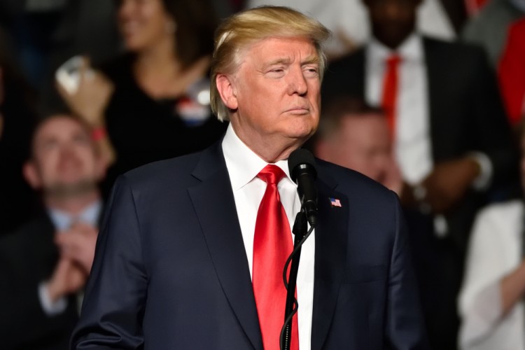 11 Best Debate Topics Related to Politics, Media and Business