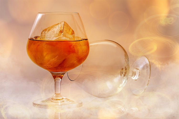 15 Best Pickup Bars in NYC For Singles Over 40