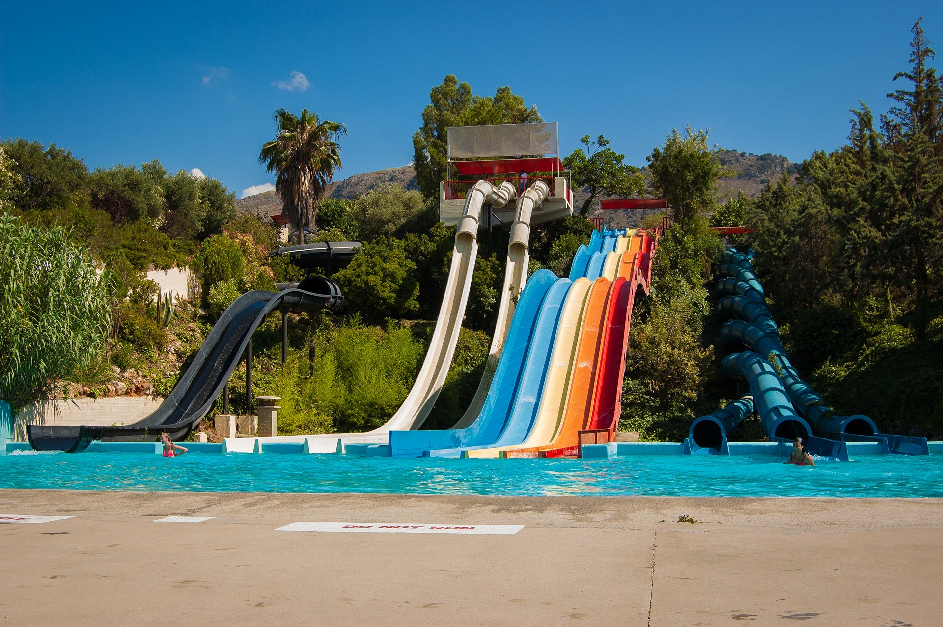 Six Flags Entertainment (FUN) Falls 20.8% on Investor Caution Over Outlook, CEO Stepdown