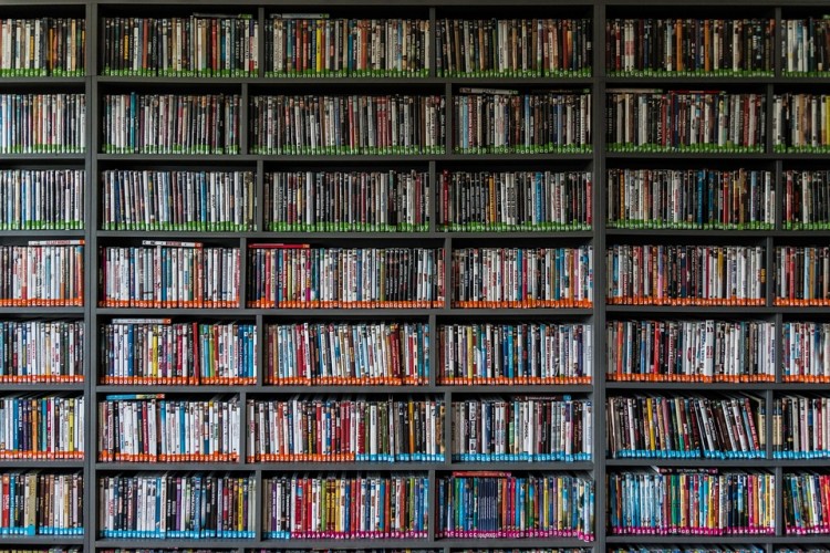 5 Easiest to Use DVD and Blu-ray Players for Seniors and Elderly