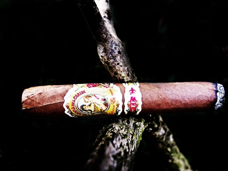 7 Best Online Cigar Stores to Shop in 2017