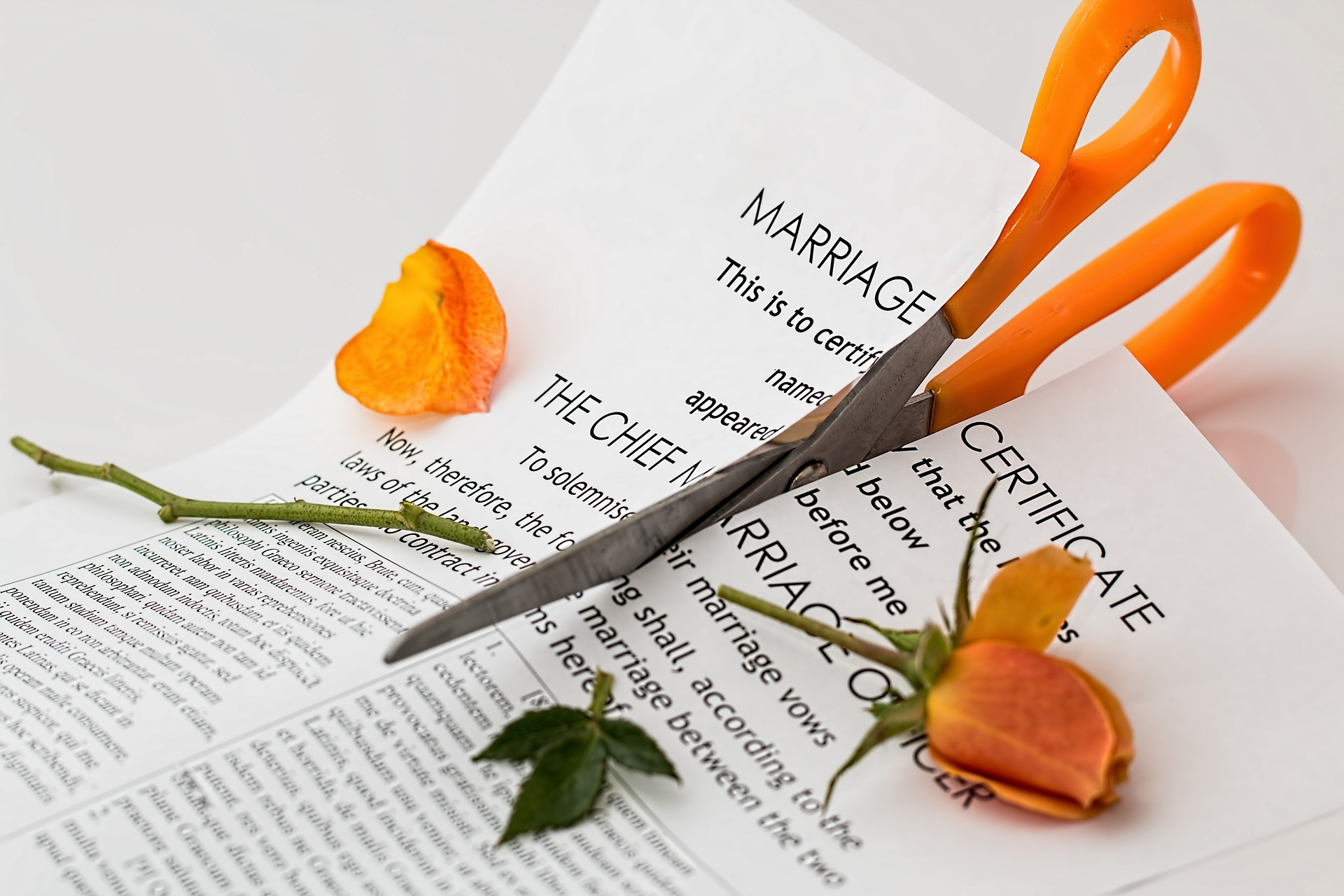 13 Mistakes to Avoid When Divorcing Over 50 - Vimarsana News