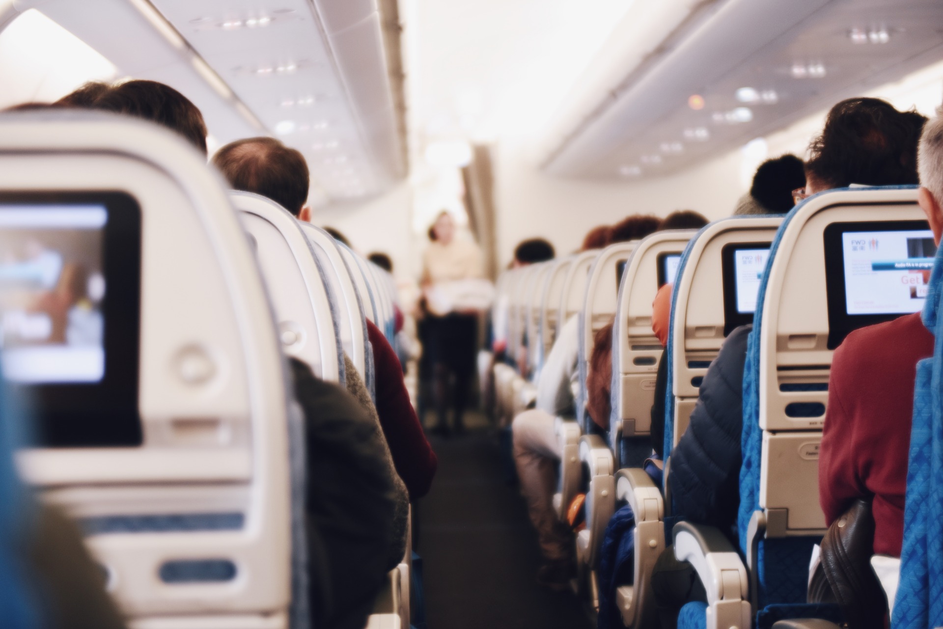 Airline Stocks Rise as Oil Prices Fall