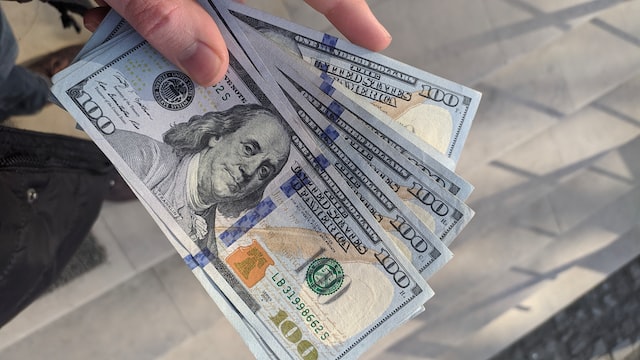 Is it a Good Time to Invest in Berkshire Hathaway (BRK-B) Shares?