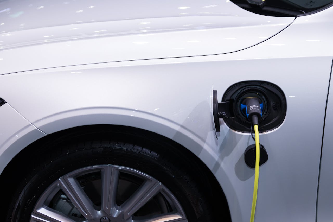 Lotus Technology (LOT) Grants £80 Million Loan to Lotus Cars for Integration Strategy