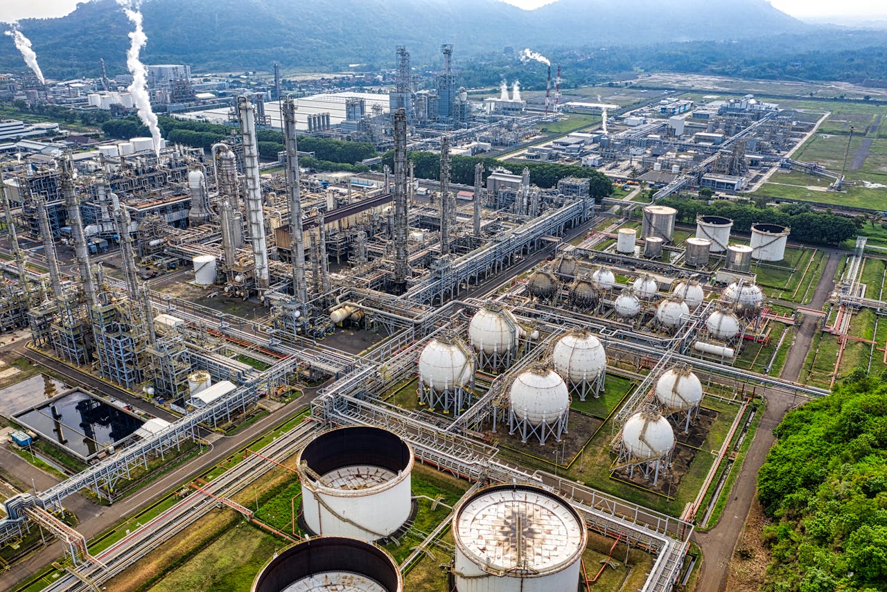 10 Best Energy Stocks to Buy For the Long Term