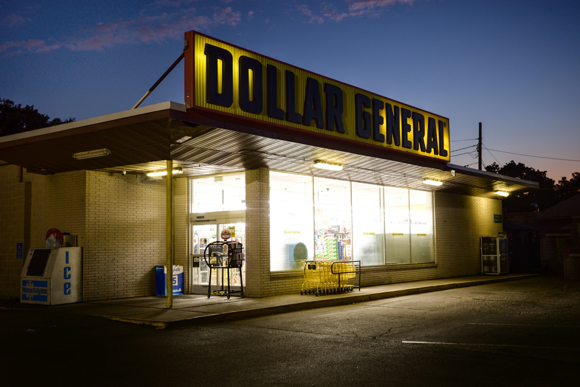 Wolfe Research Affirms ‘Outperform’ Rating on Dollar General Corporation (DG) on Improving Fundamentals