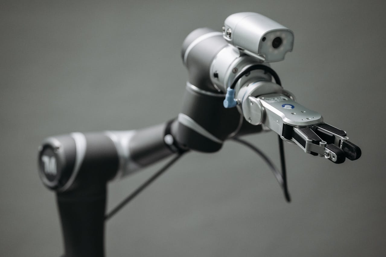 Intuitive Surgical Inc. (ISRG) Upgrades da Vinci 5 Making it 10,000 Times Powerful for Surgeries