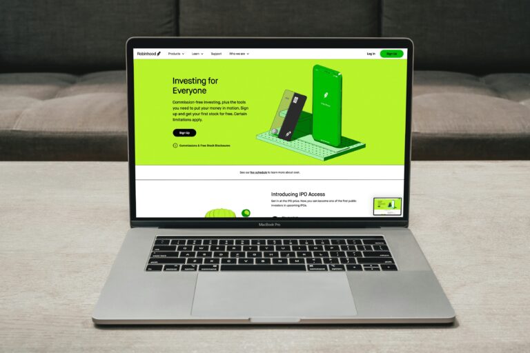 UBS Lowers SoFi Technologies (SOFI) PT to $24.50 Following Mixed Performance