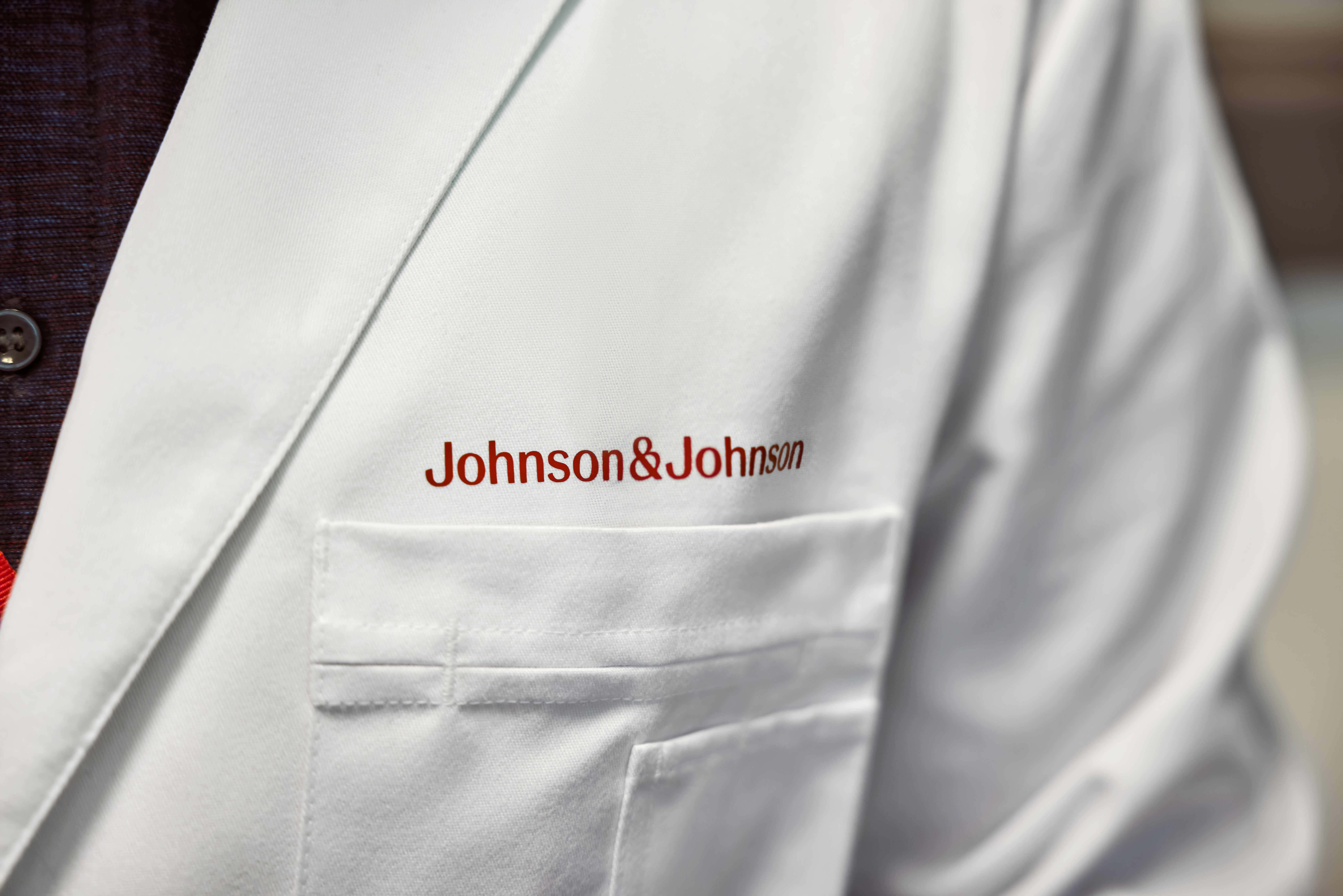 Guggenheim Lifts Johnson & Johnson (JNJ) Outlook After Solid Q4 and 2026 Guide