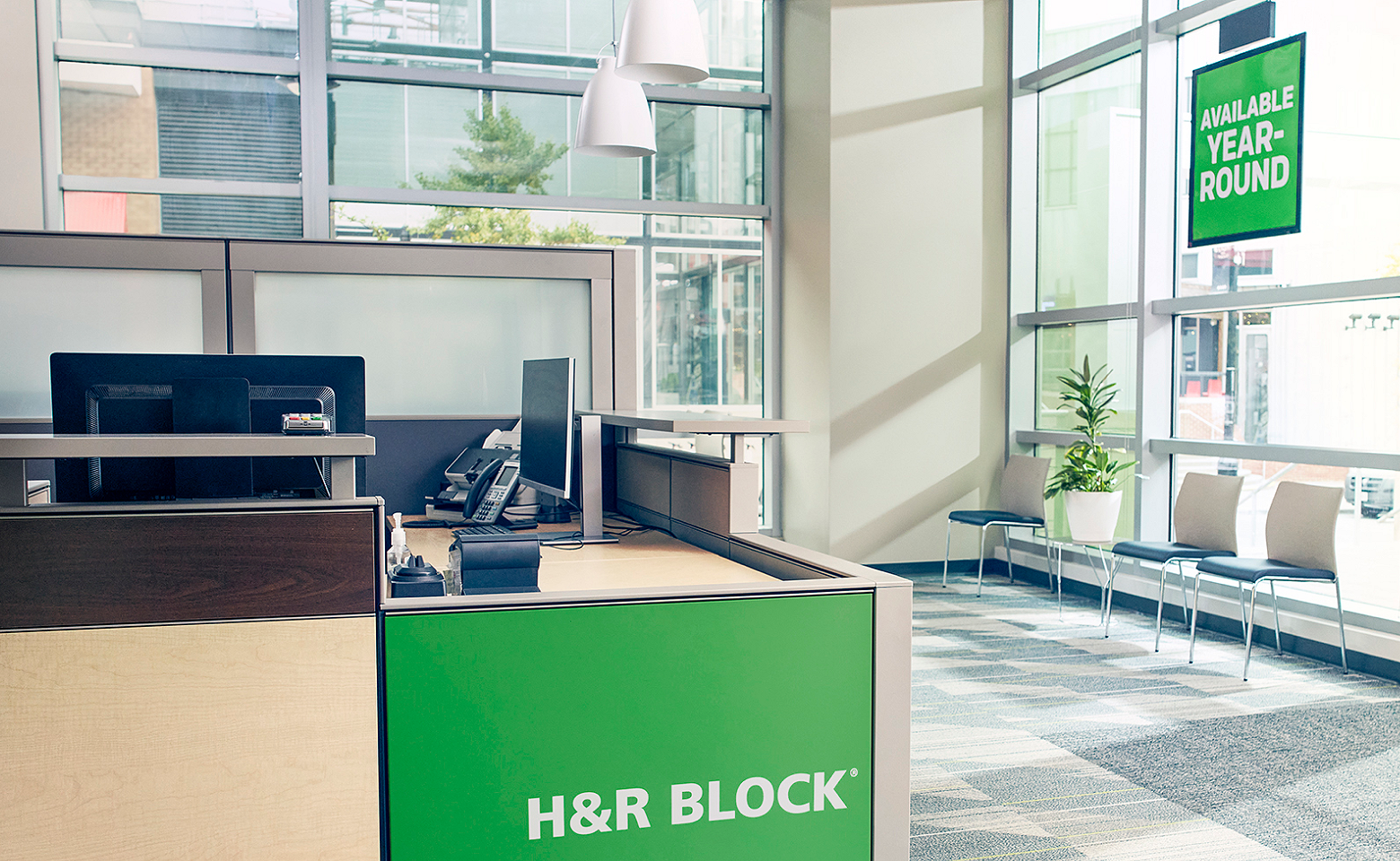 1 News Article Image H&R Block (HRB) steigt um 9,56% auf Schnäppchenjagd vor der Dividendenausschüttung.