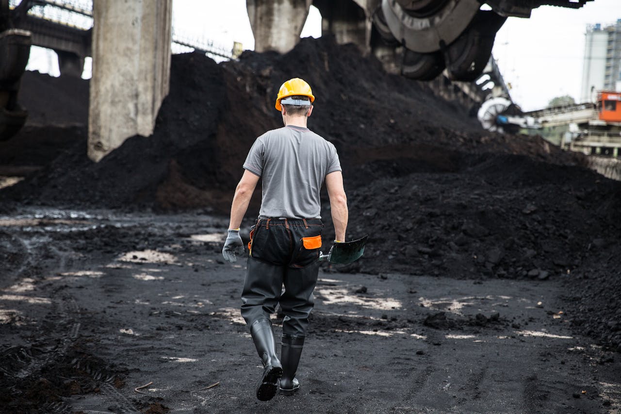 Hallador Energy Enters Material Agreement, Discloses Details in 8-K